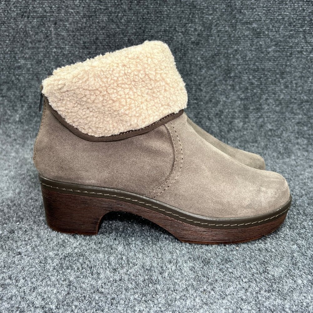 Clarks Ankle Boots Women's Size 7 Suede Faux Fur Lined Rear Zip Heeled Booties‎